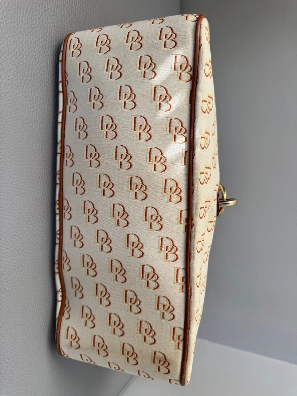 DOONEY & BOURKE CREAM TAN CANVAS LEATHER DB LOGO LOCK HOBO CRESCENT SHOULDER BAG